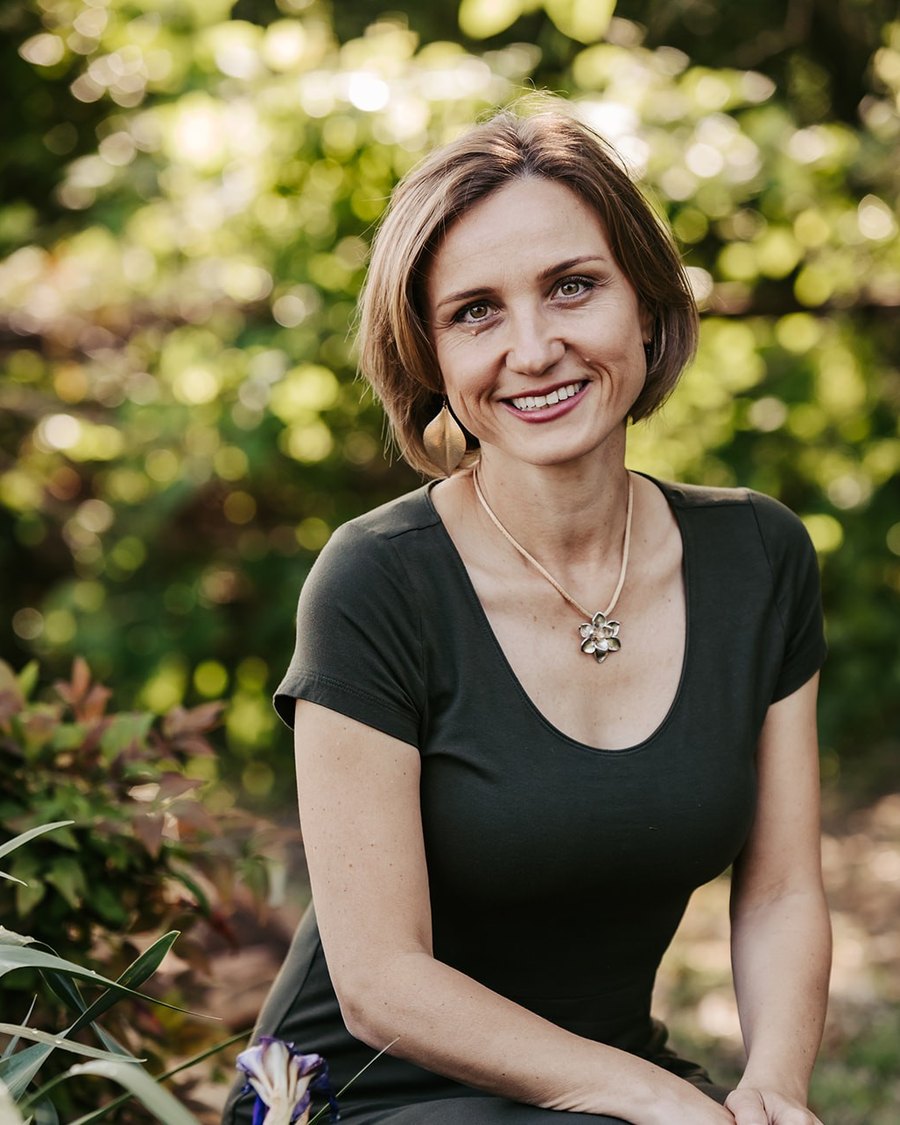 Lana, Certified Integrative Nutrition Health Coach and Women's Hormonal Health Coach