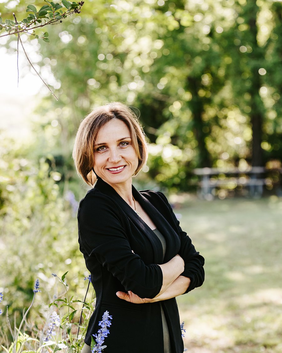 Lana, Certified Integrative Nutrition Health Coach and Women's Hormonal Health Coach